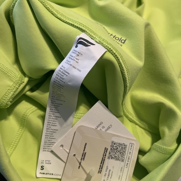 NWT! Fabletics On-the-Go Powerhold High Waisted Capri Leggings Size S - Picture 3 of 3